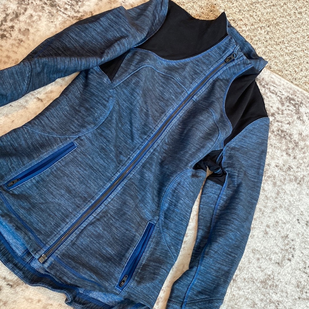 Lululemon define jacket size 6